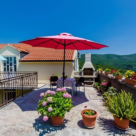 Apartment With Sea View 03