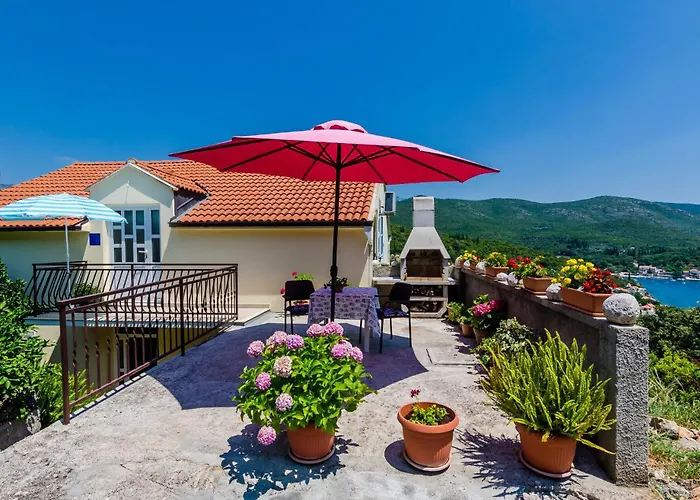 Apartment With Sea View 03