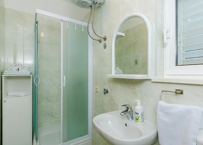 Apartment With Sea View 03