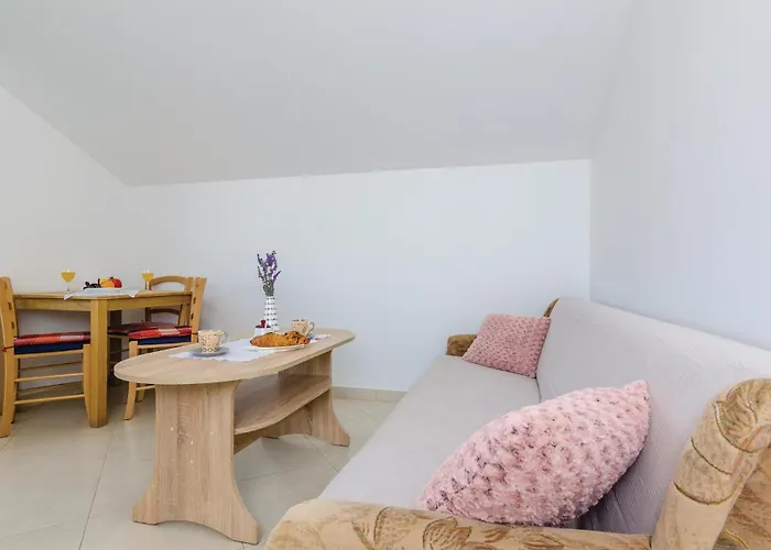 Apartment With Sea View 03 *