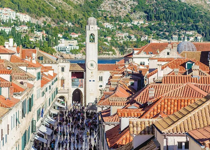 Apartment With Sea View 03